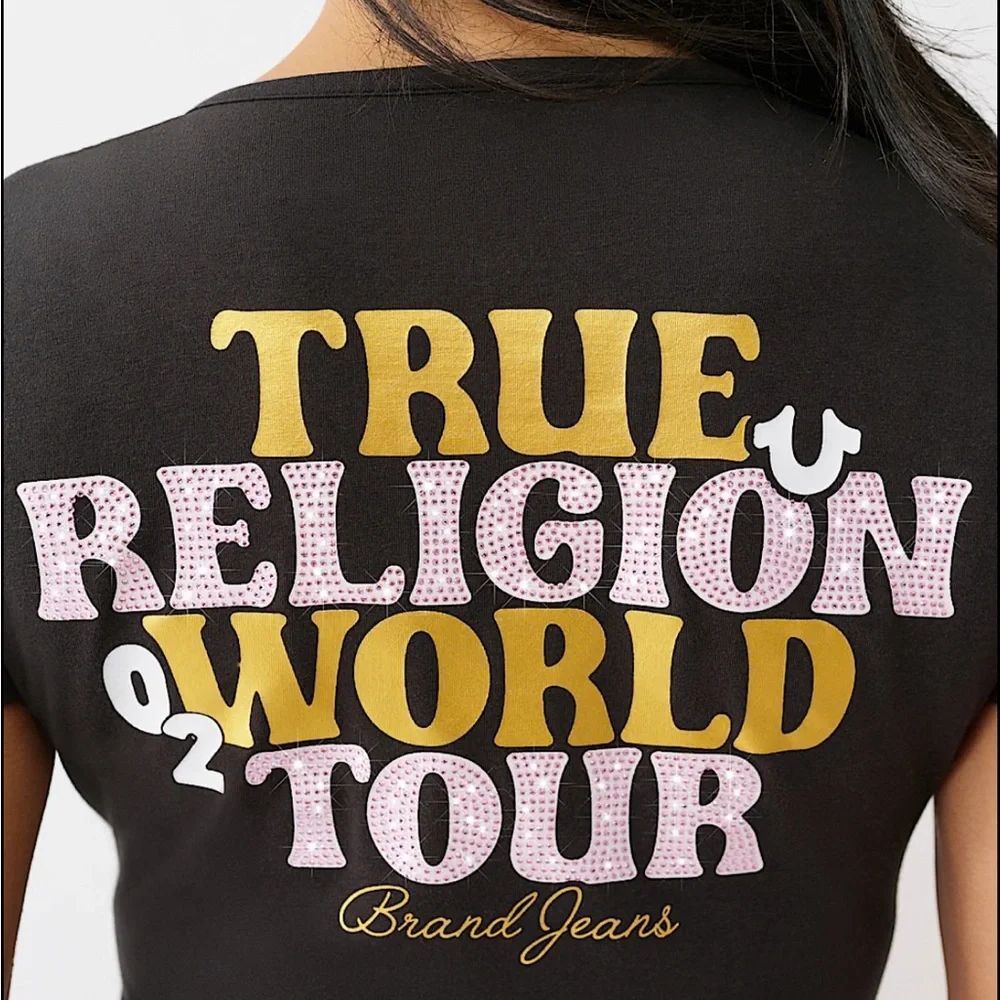 TRUE RELIGION T-SHIRT WOMEN’S WORLD TOUR BABY TEE SHORT SLEEVE V NOTCHED NECK
